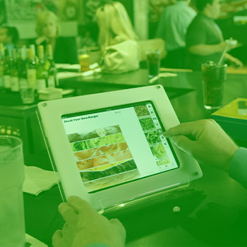 <center>Ofrece herramientas digitales e interactivas para enriquecer la experiencia del cliente.</center> 